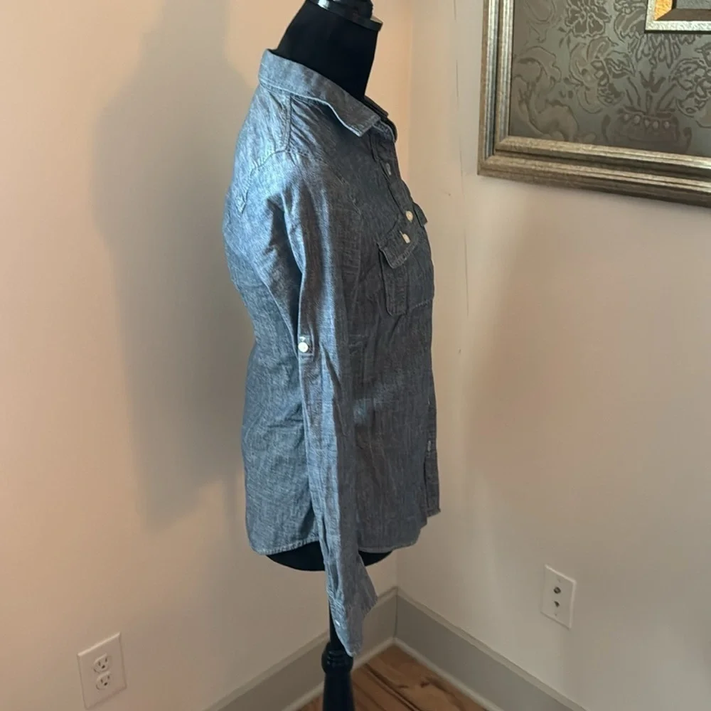 J. Crew classic Chambray buttoned down‎ long sleeves woman’s shirt too Sz XS